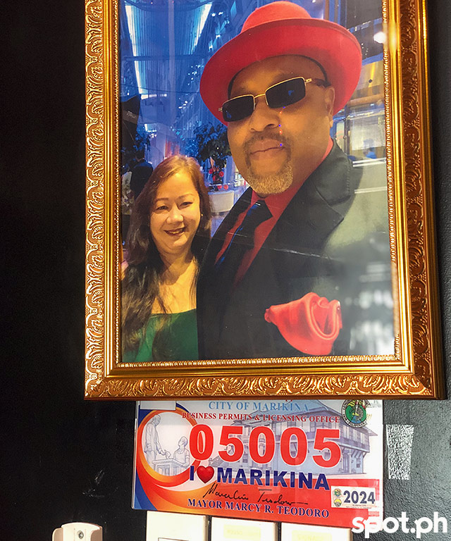 Big Mike's owner connecting with guests in the dining room